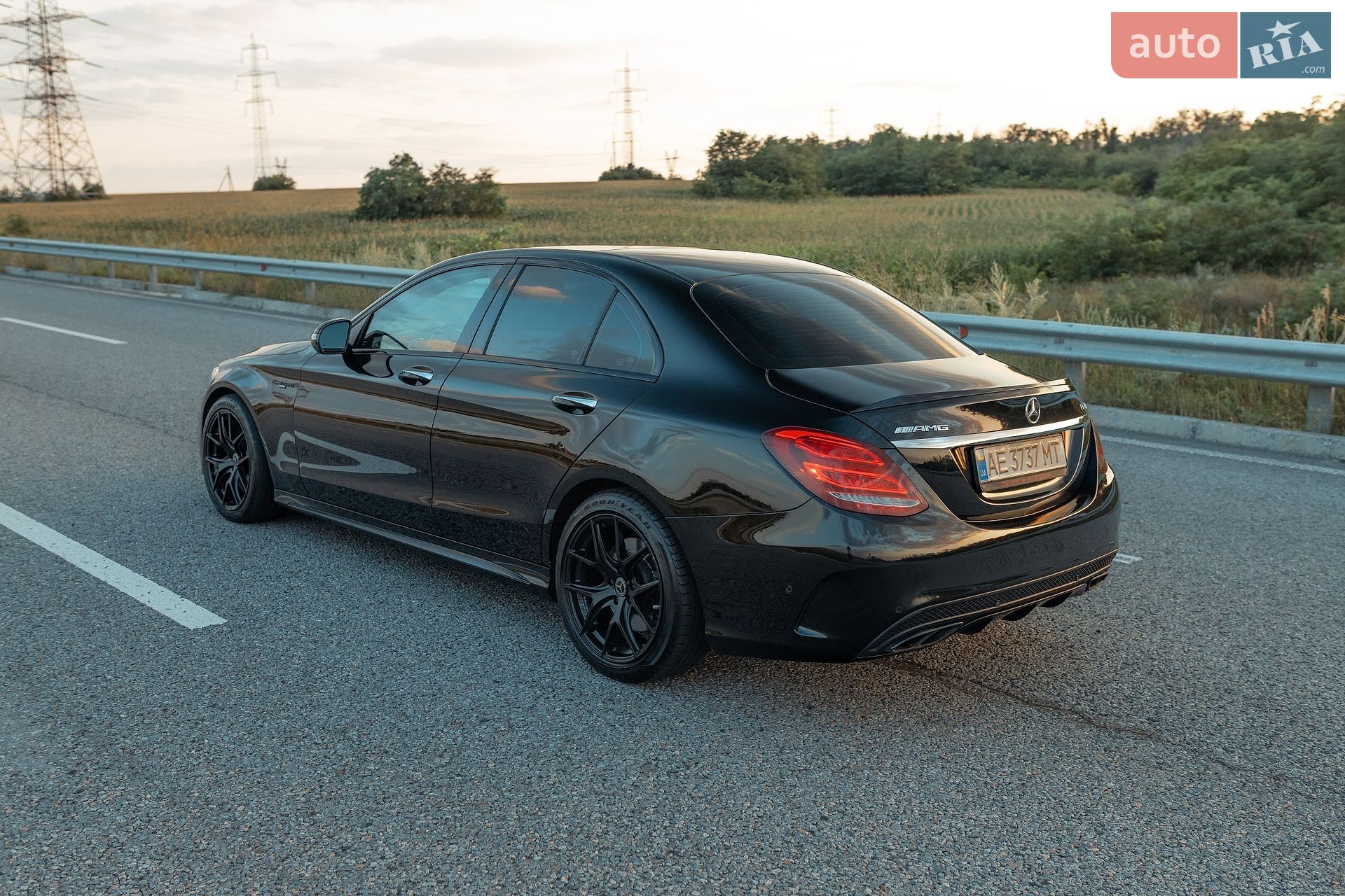 Mercedes-Benz C-Class 2017 VIN 55SWF6EBXJU255570 фото оголошення 19 з 51