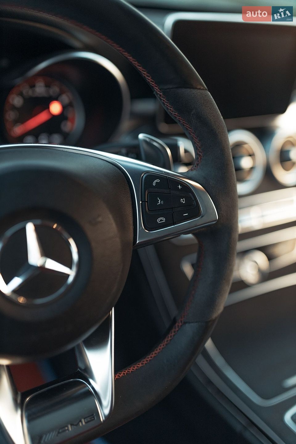 Mercedes-Benz C-Class 2017 VIN 55SWF6EBXJU255570 фото оголошення 32 з 51