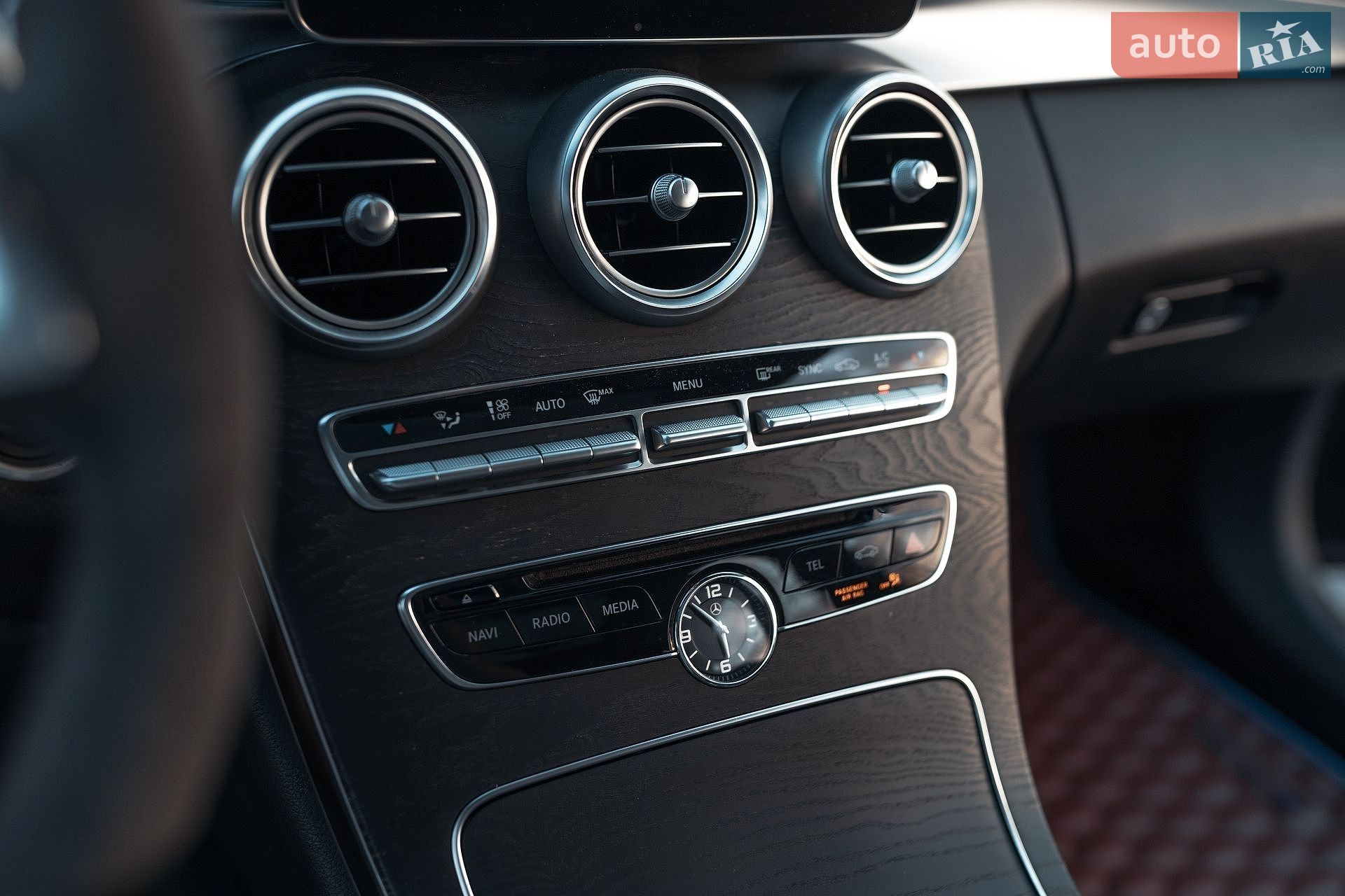 Mercedes-Benz C-Class 2017 VIN 55SWF6EBXJU255570 фото оголошення 43 з 51