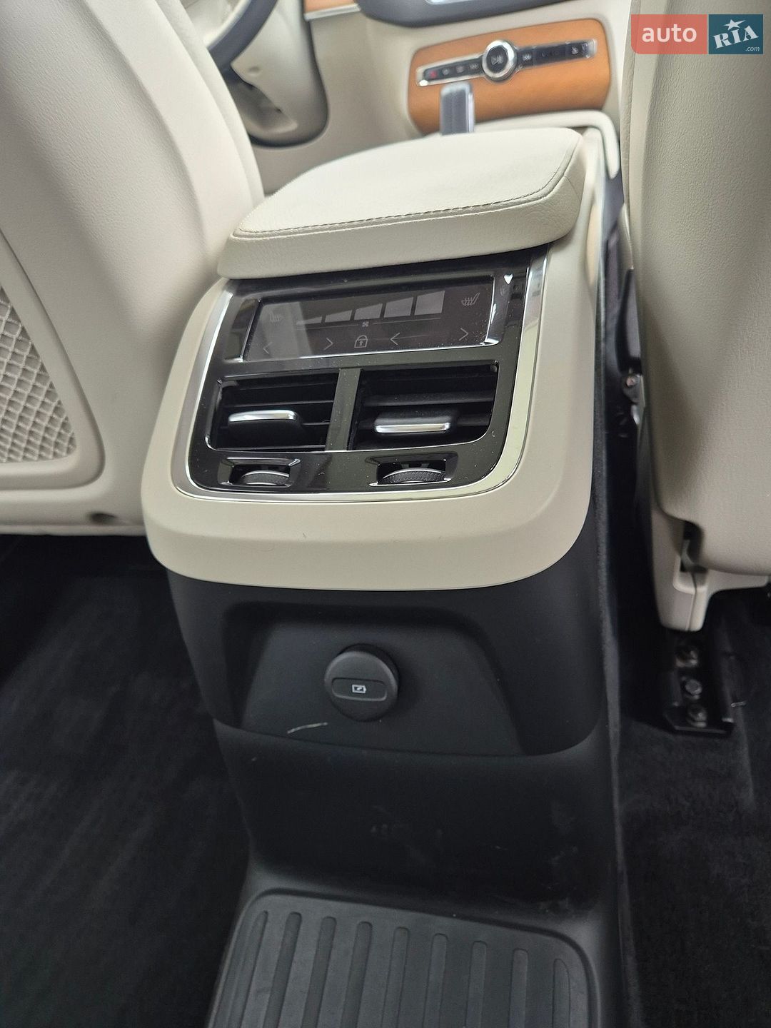 Volvo Xc90 2020 VIN YV4BR0CK0M1683293 фото оголошення 28 з 107