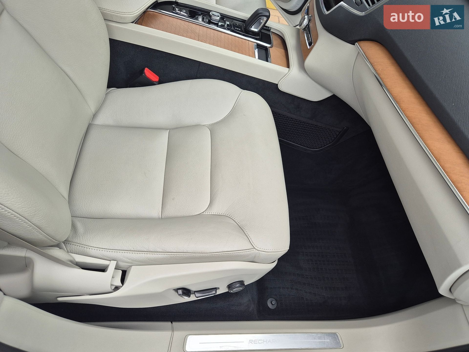 Volvo Xc90 2020 VIN YV4BR0CK0M1683293 фото оголошення 31 з 107