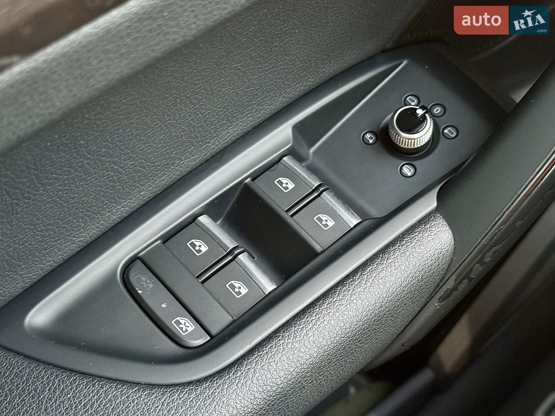 Audi Q5 2017 VIN WA1BNAFY2J2019016 фото оголошення 25 з 28