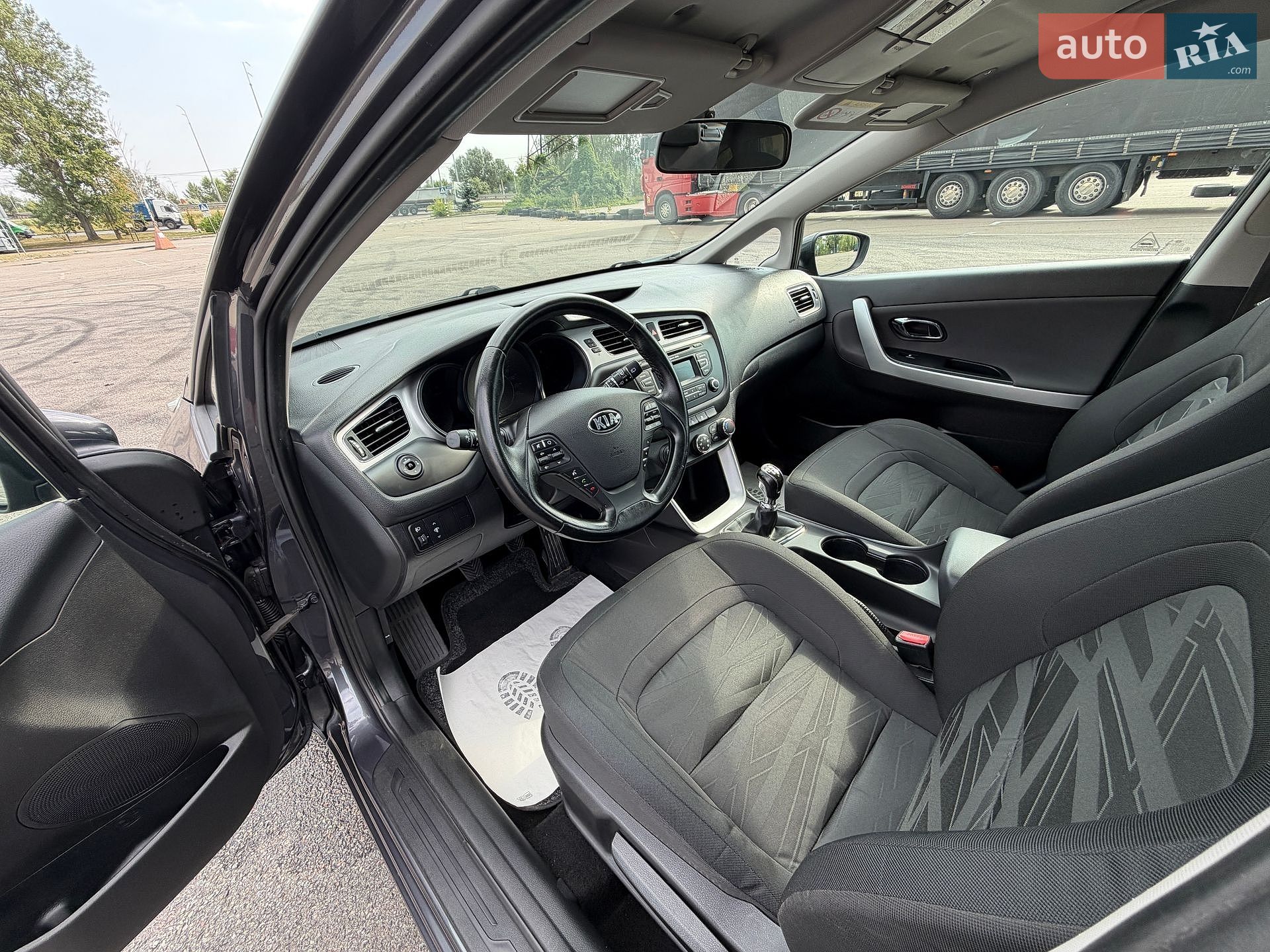Kia Ceed 2015 VIN U5YHM816AEL086093 фото оголошення 29 з 122
