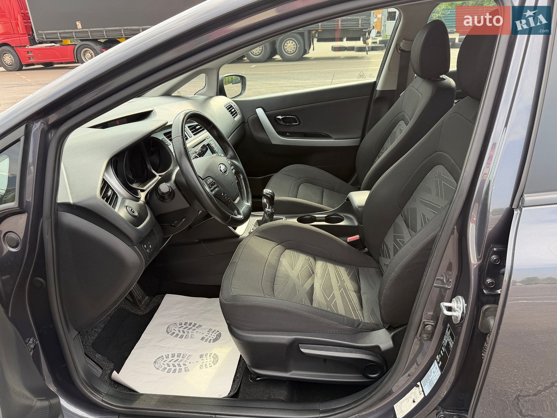 Kia Ceed 2015 VIN U5YHM816AEL086093 фото оголошення 28 з 122