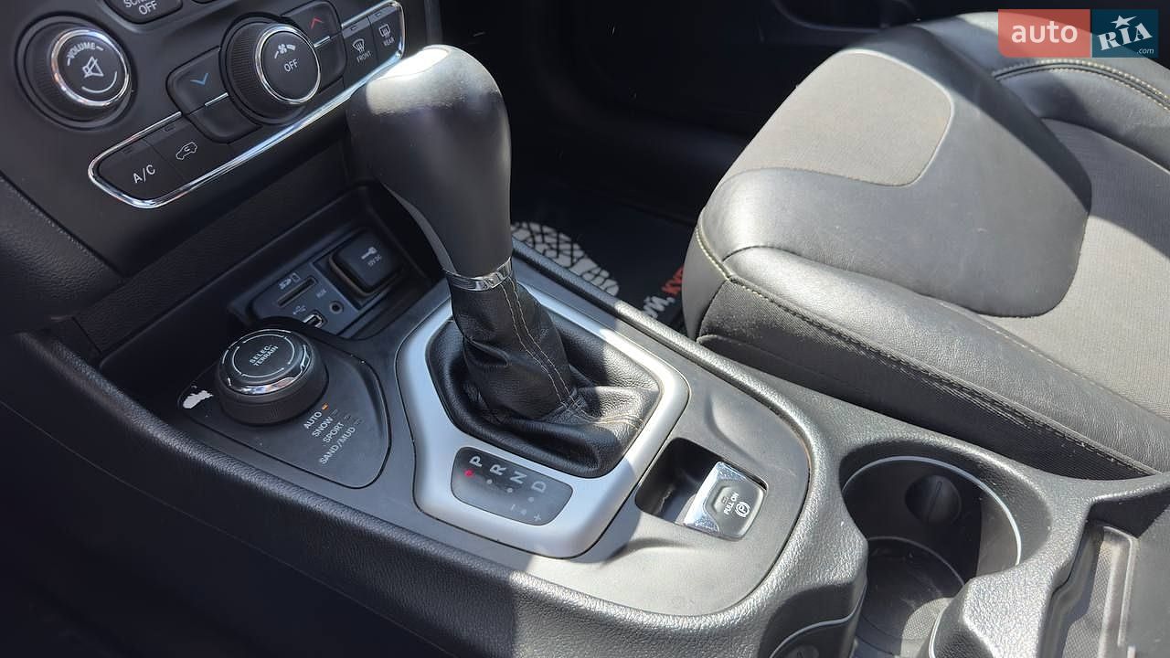 Jeep Cherokee 2017 VIN 1C4PJMLB2JD512630 фото оголошення 23 з 39