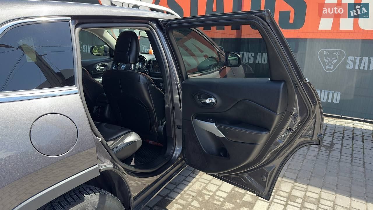 Jeep Cherokee 2017 VIN 1C4PJMLB2JD512630 фото оголошення 32 з 39