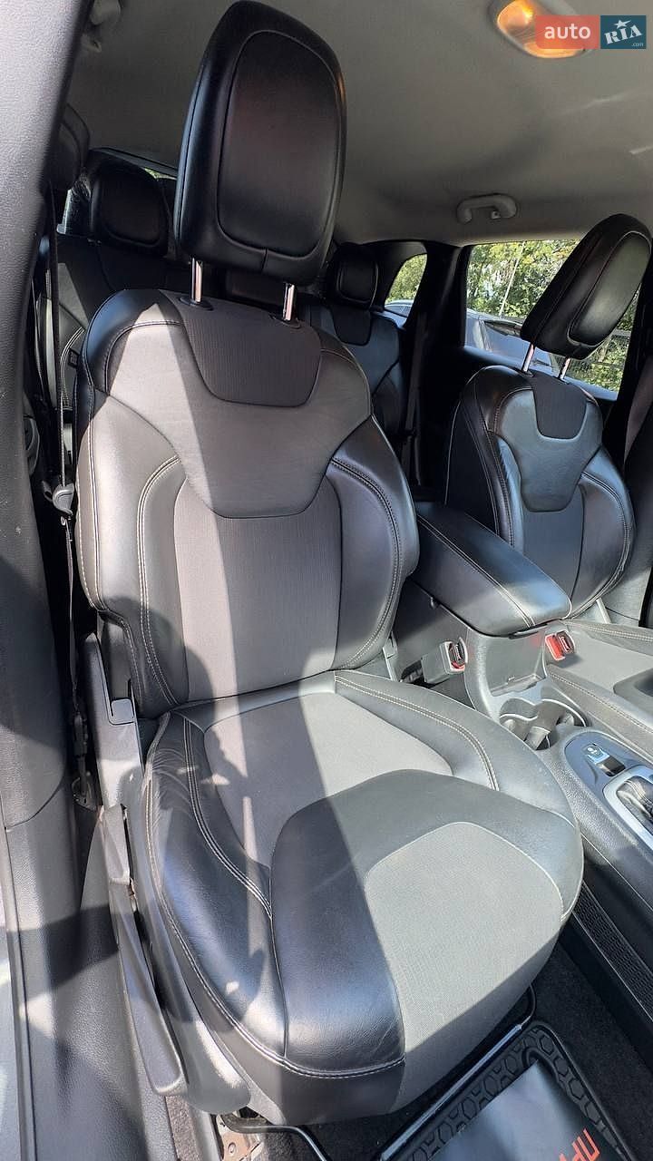 Jeep Cherokee 2017 VIN 1C4PJMLB2JD512630 фото оголошення 38 з 39