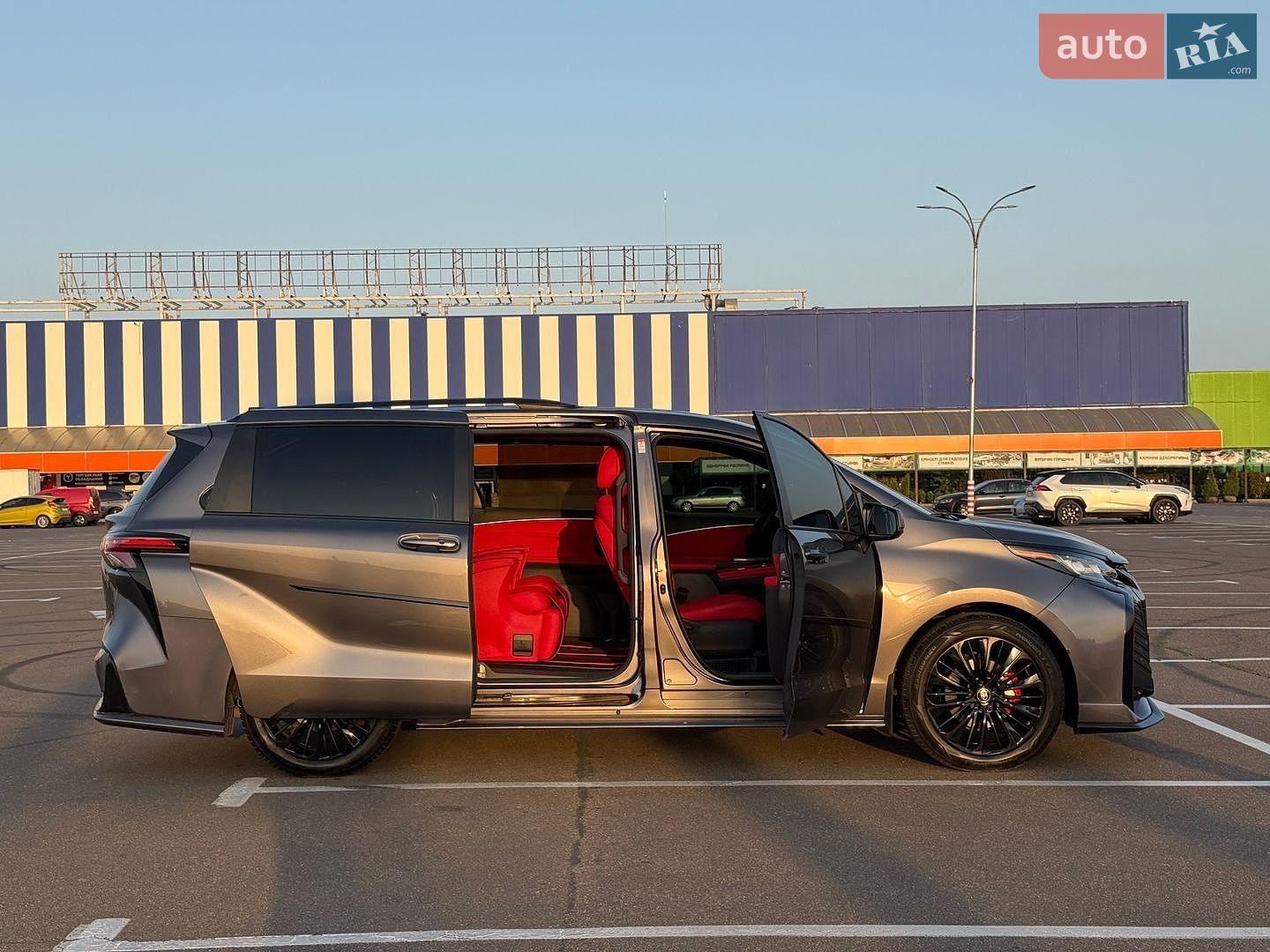 Toyota Sienna 2022 VIN 5TDKSKFC8NS071595 фото оголошення 4 з 8