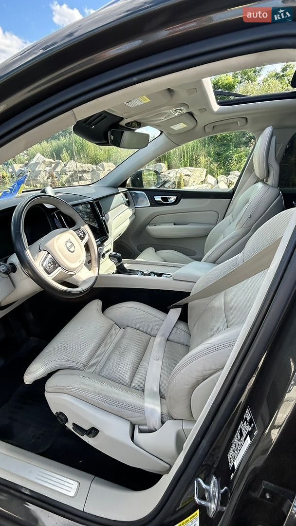 Volvo XC60 2017 VIN YV4A22RL5J1002486 фото оголошення 16 з 38