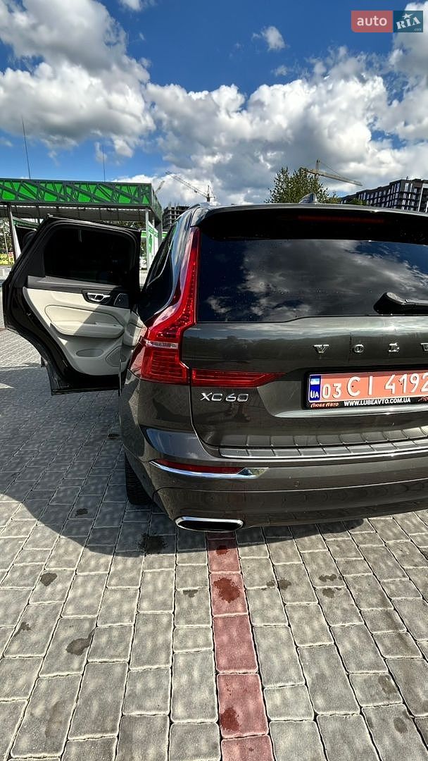 Volvo XC60 2017 VIN YV4A22RL5J1002486 фото оголошення 10 з 38