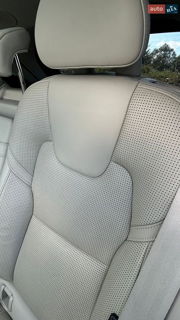 Volvo XC60 2017 VIN YV4A22RL5J1002486 фото оголошення 22 з 38