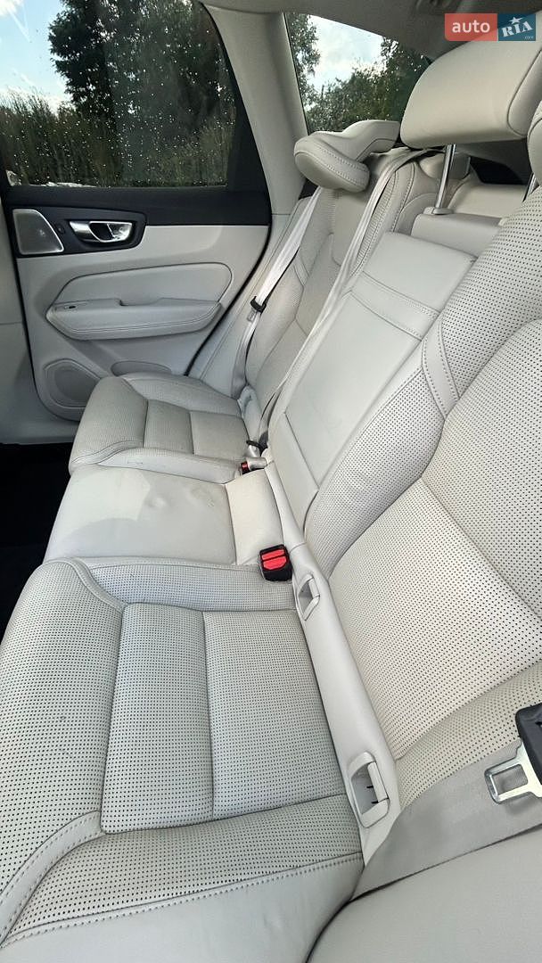 Volvo XC60 2017 VIN YV4A22RL5J1002486 фото оголошення 23 з 38