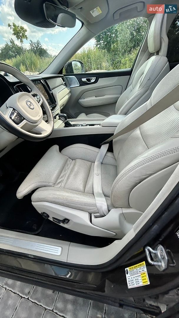 Volvo XC60 2017 VIN YV4A22RL5J1002486 фото оголошення 27 з 38