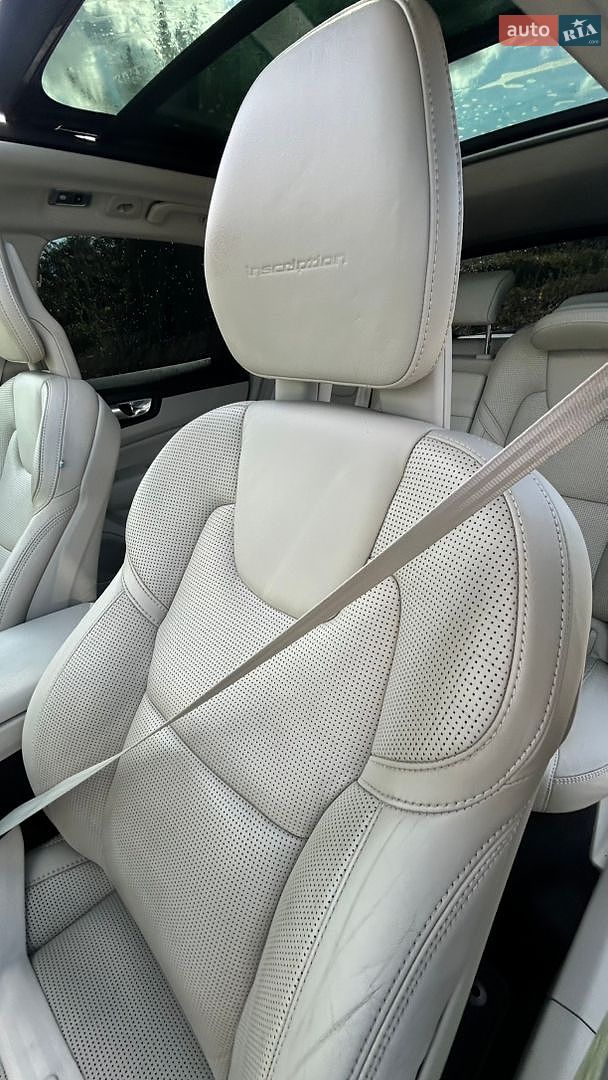 Volvo XC60 2017 VIN YV4A22RL5J1002486 фото оголошення 30 з 38