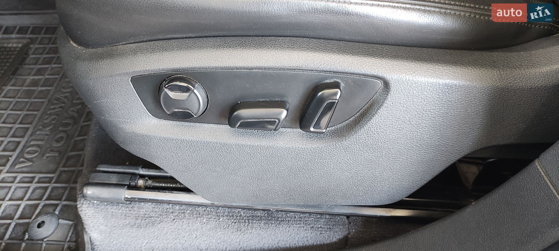 Volkswagen Touareg 2012 VIN WVGEP9BP6DD000904 фото оголошення 32 з 36