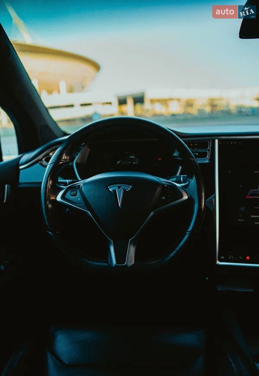 Tesla Model X 2016 VIN 5YJXCBE48GF014642 фото оголошення 2 з 12