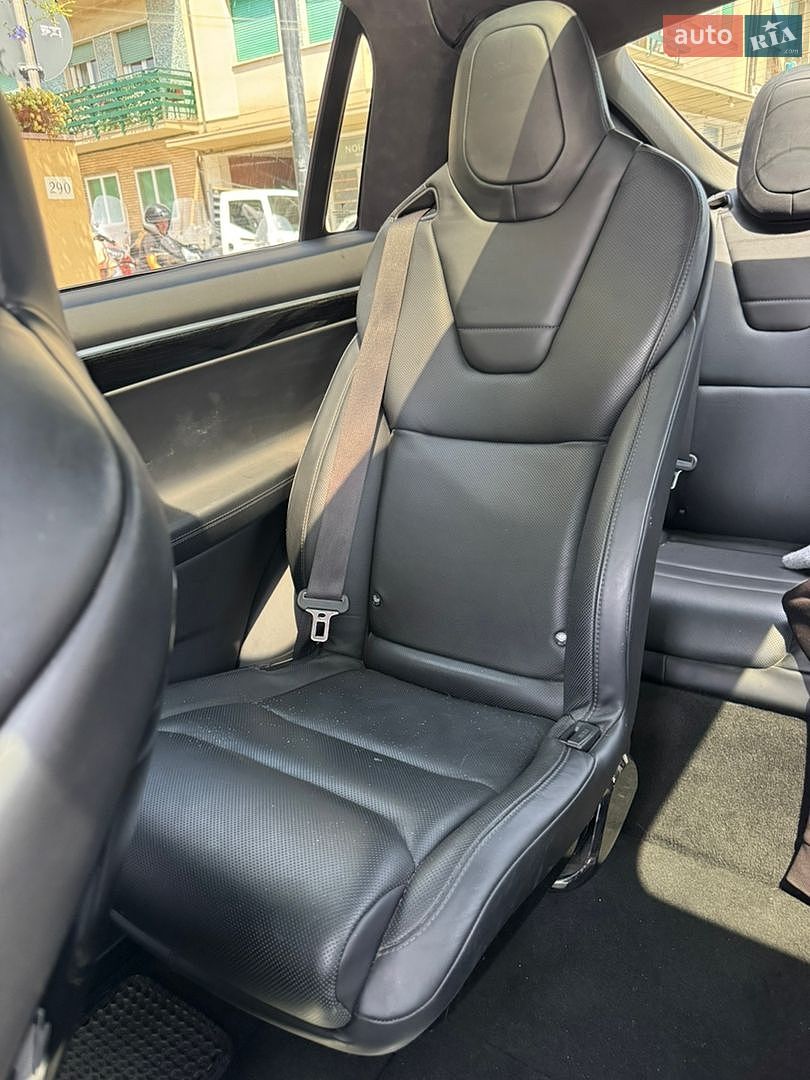 Tesla Model X 2016 VIN 5YJXCBE48GF014642 фото оголошення 5 з 12