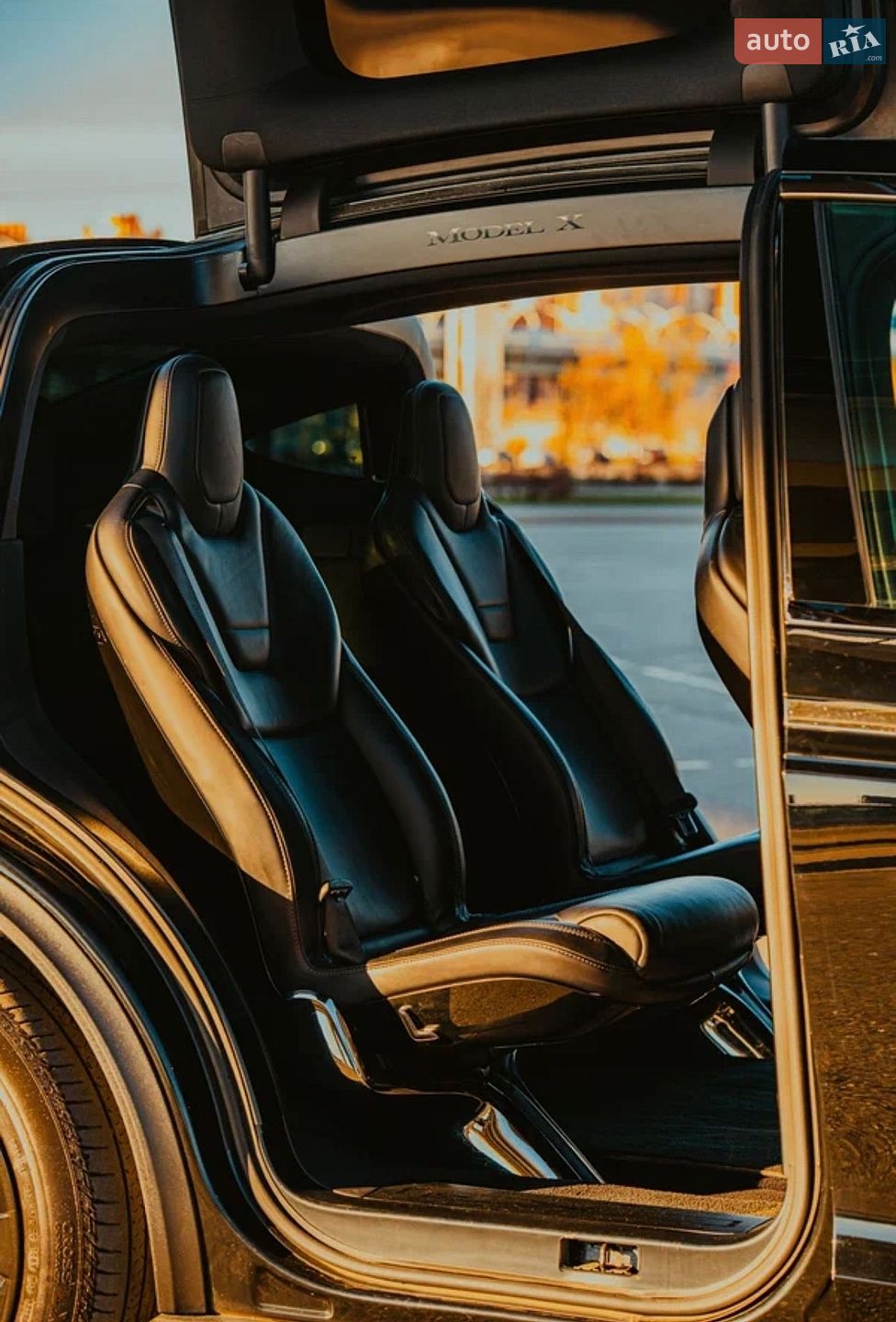 Tesla Model X 2016 VIN 5YJXCBE48GF014642 фото оголошення 4 з 12