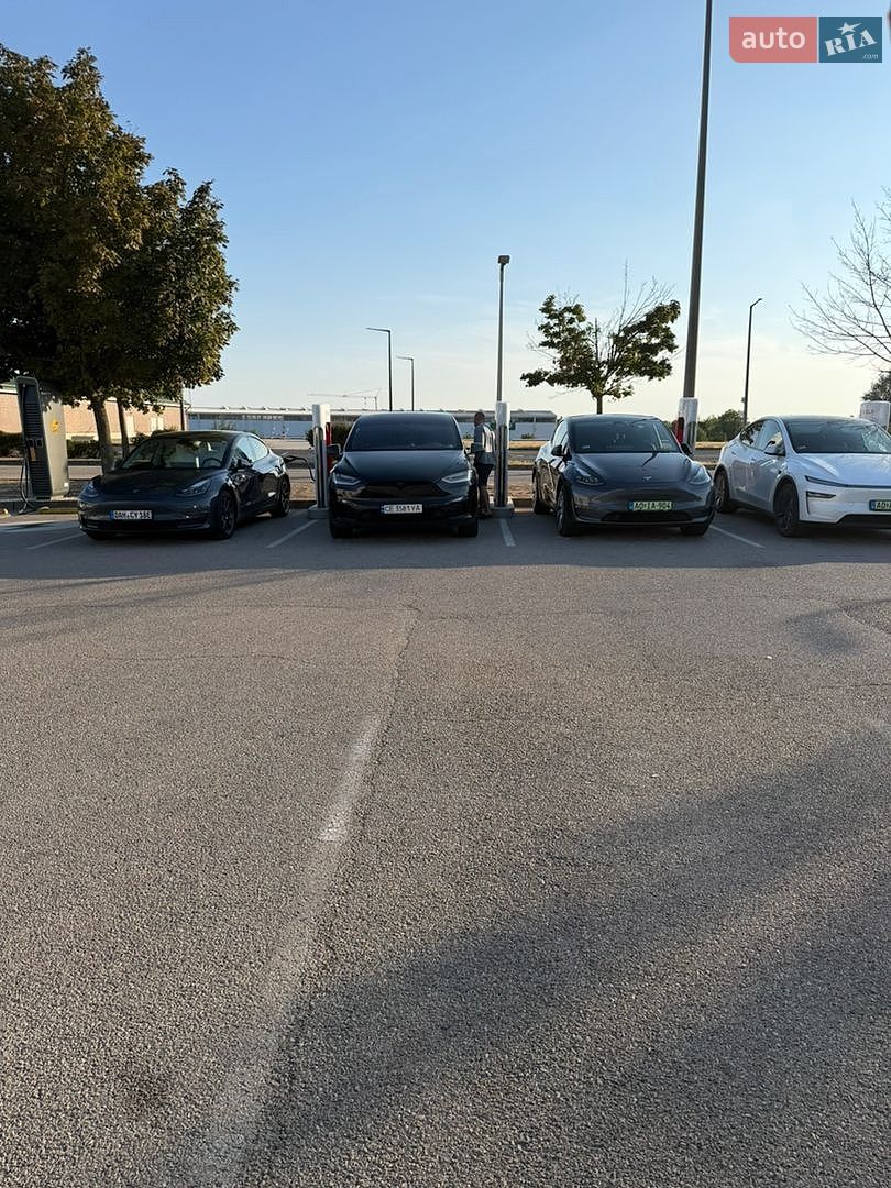 Tesla Model X 2016 VIN 5YJXCBE48GF014642 фото оголошення 10 з 12