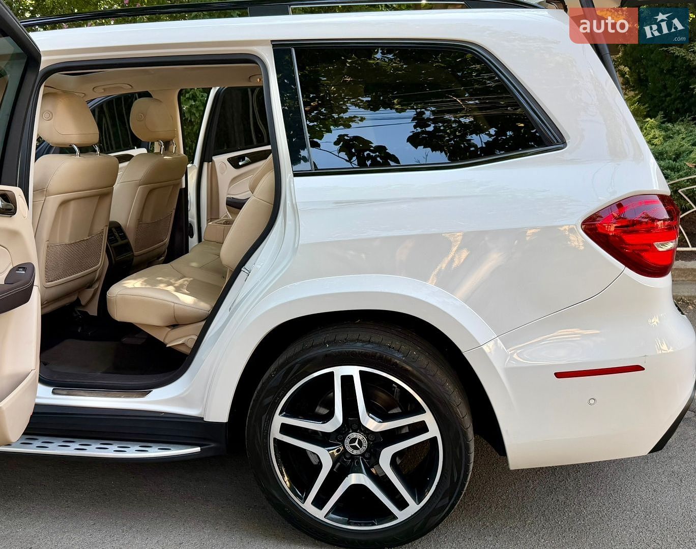 Mercedes-Benz GLS-Class 2016 VIN 4JGDF6EE3HA828360 фото оголошення 17 з 54