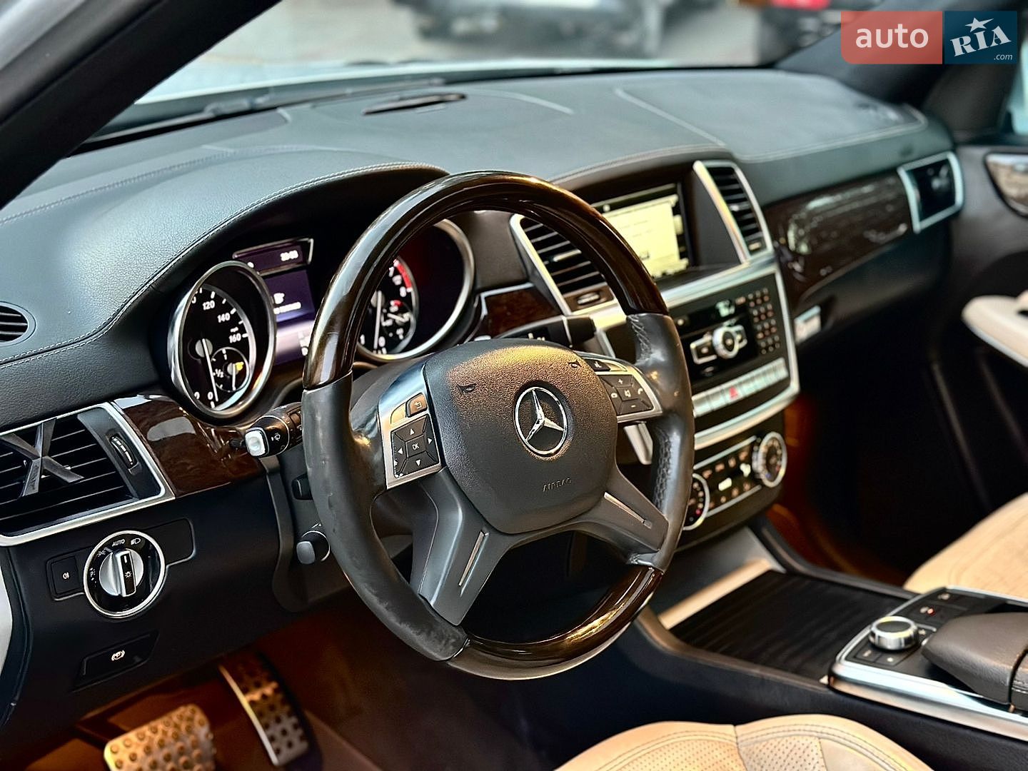 Mercedes-Benz GL-Class 2014 VIN 4JGDF7CE7EA424224 фото оголошення 11 з 46