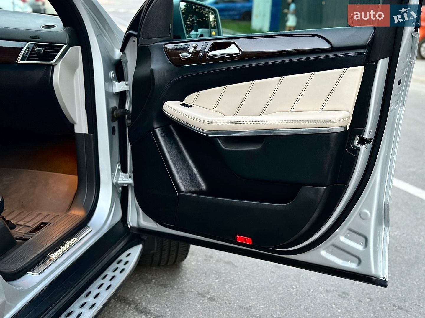 Mercedes-Benz GL-Class 2014 VIN 4JGDF7CE7EA424224 фото оголошення 26 з 46