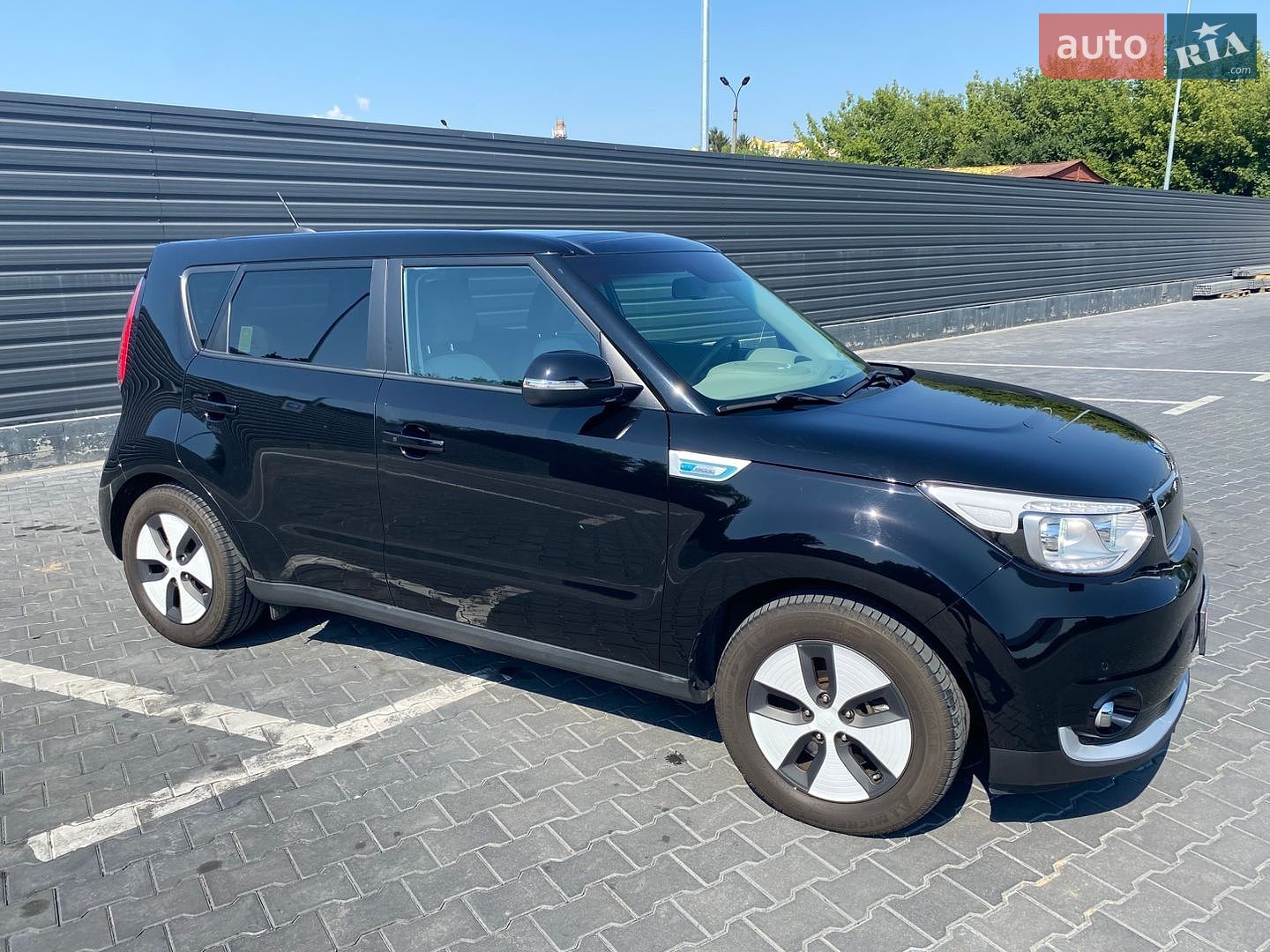 Kia Soul EV 2017 VIN KNAJX81EFJ7027883 фото оголошення 4 з 16