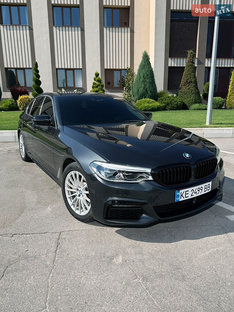 BMW 5 Series 2019 VIN WBAJA91020CD81451 фото оголошення 3 з 12