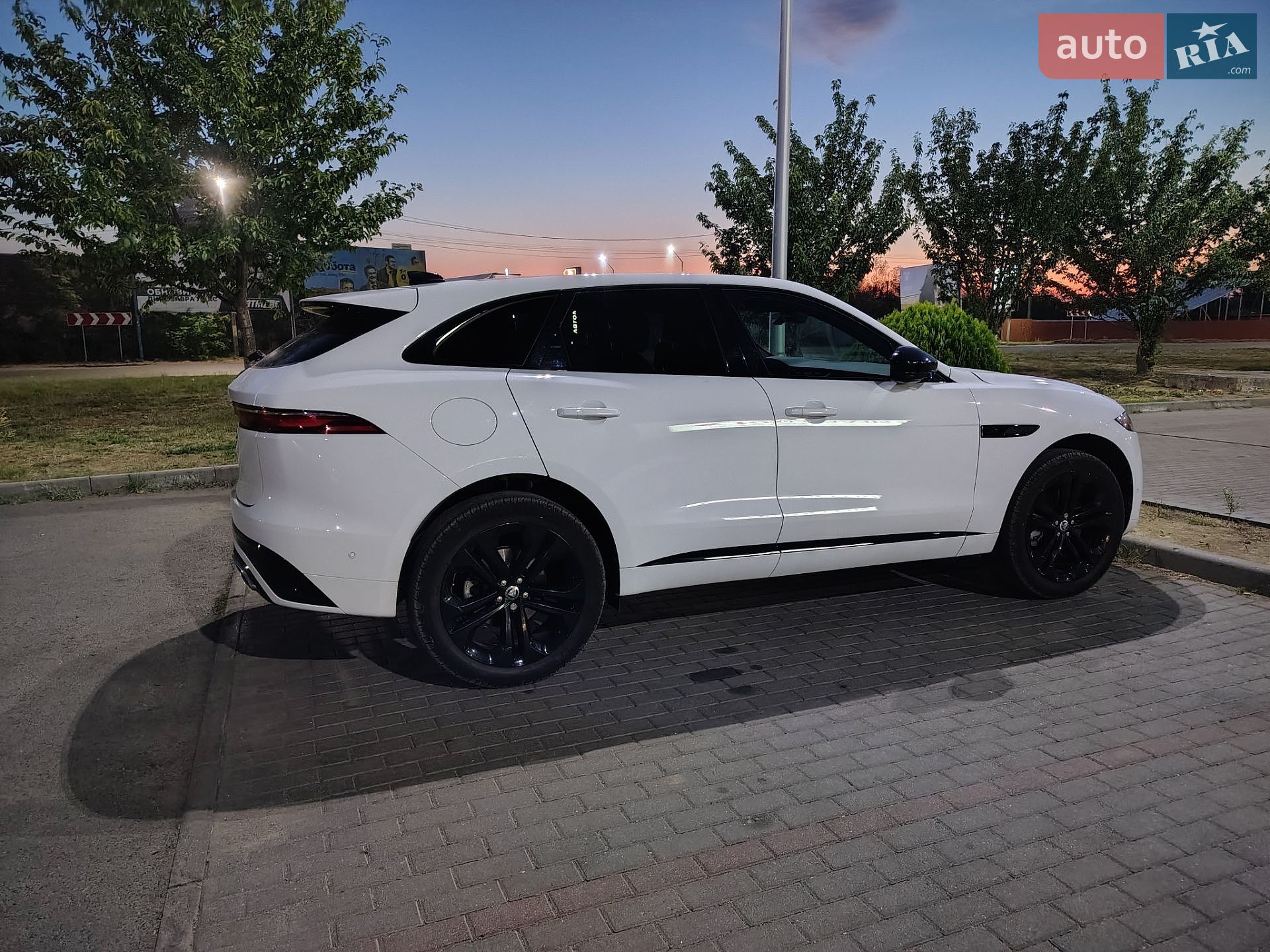 Jaguar F-Pace 2023 VIN SADCT2FU1RA739500 фото оголошення 7 з 28