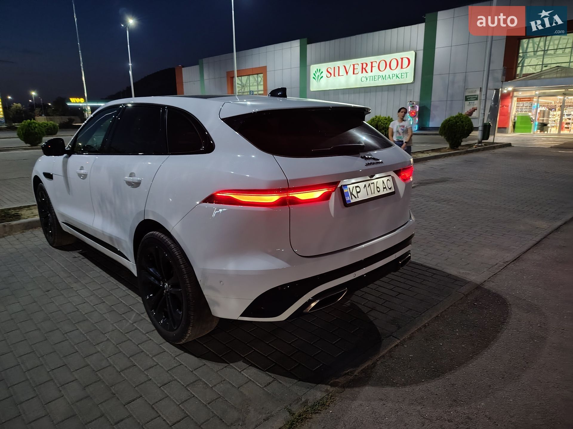 Jaguar F-Pace 2023 VIN SADCT2FU1RA739500 фото оголошення 8 з 28