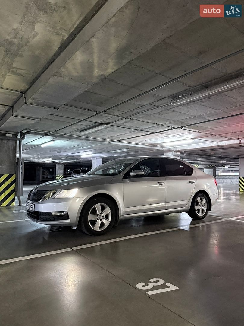 Skoda Octavia 2017 VIN TMBAC2NE0JB007175 фото оголошення 2 з 28