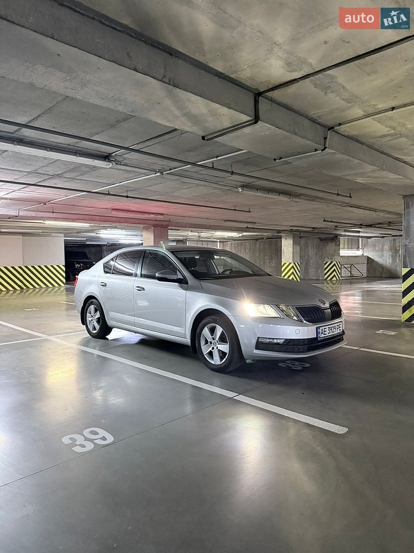 Skoda Octavia 2017 VIN TMBAC2NE0JB007175 фото оголошення 3 з 28