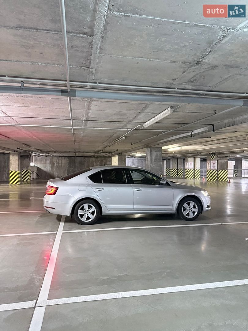Skoda Octavia 2017 VIN TMBAC2NE0JB007175 фото оголошення 4 з 28