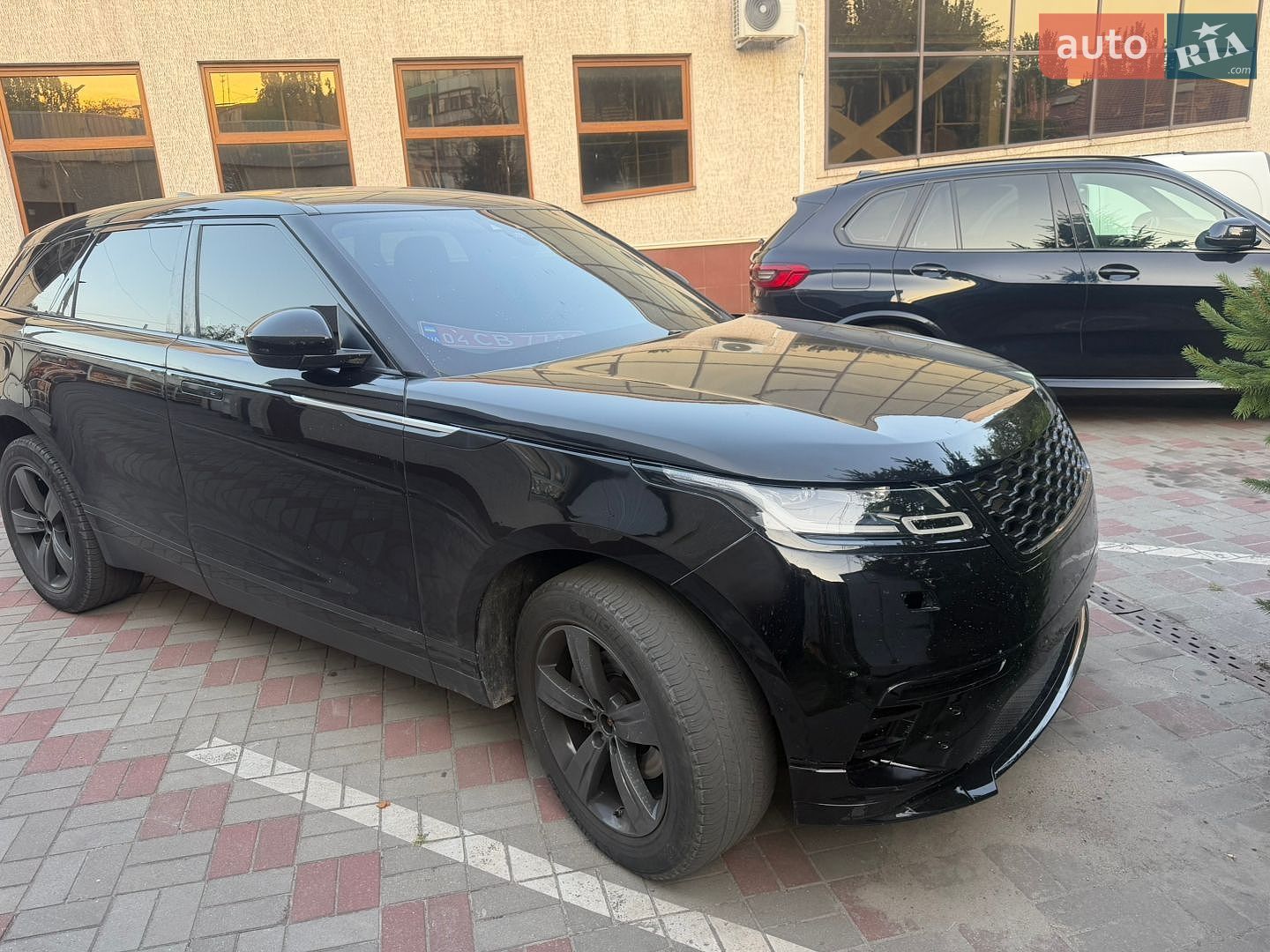 Land Rover Range Rover Velar 2018 VIN SALYB2RN9JA710574 фото оголошення 2 з 18
