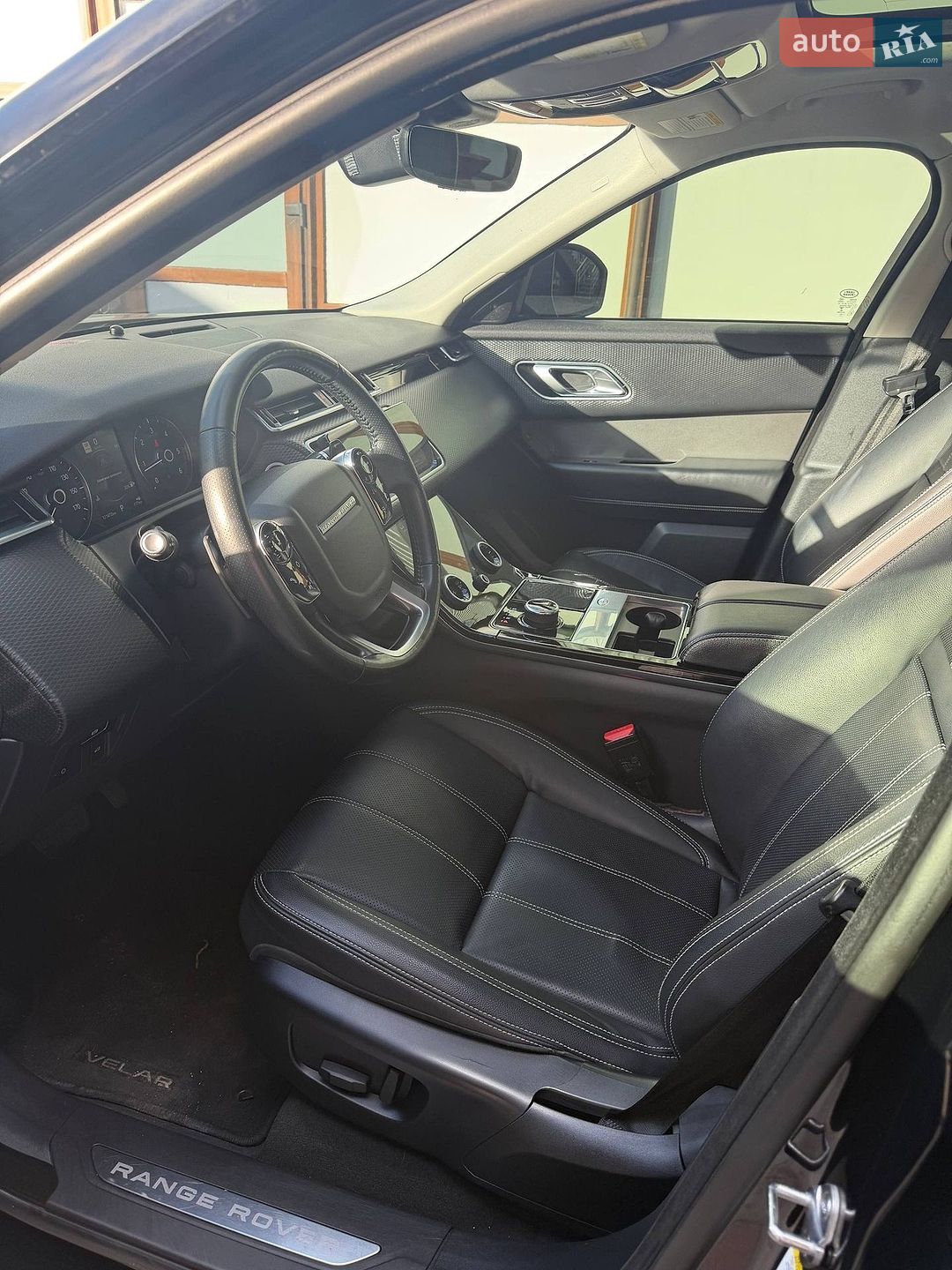 Land Rover Range Rover Velar 2018 VIN SALYB2RN9JA710574 фото оголошення 8 з 18