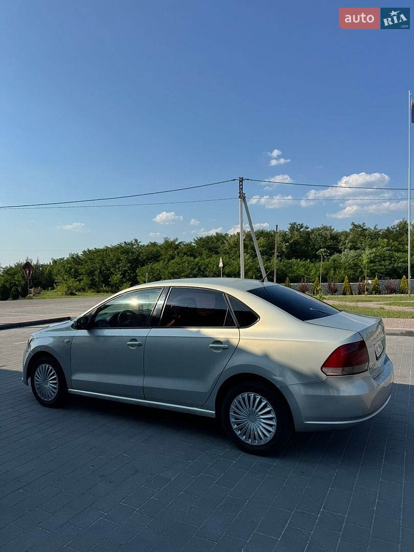 Volkswagen Polo 2012 VIN XW8ZZZ61ZDG020612 фото оголошення 10 з 37