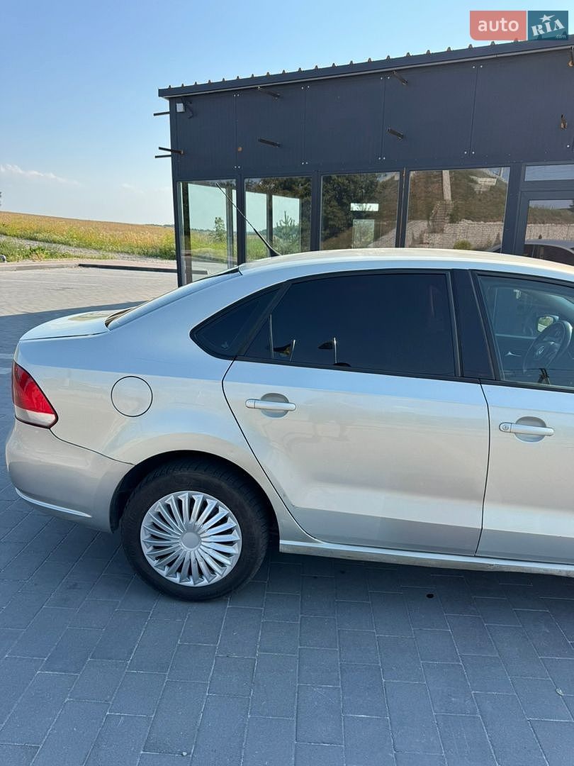 Volkswagen Polo 2012 VIN XW8ZZZ61ZDG020612 фото оголошення 16 з 37