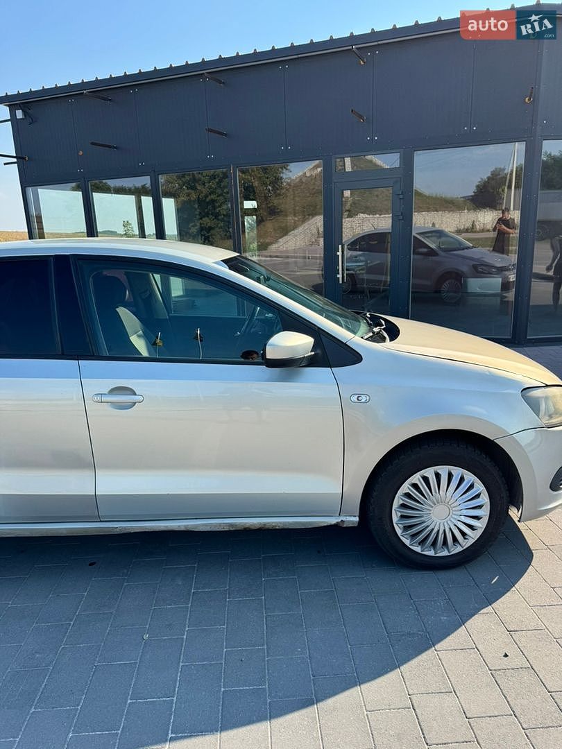 Volkswagen Polo 2012 VIN XW8ZZZ61ZDG020612 фото оголошення 21 з 37