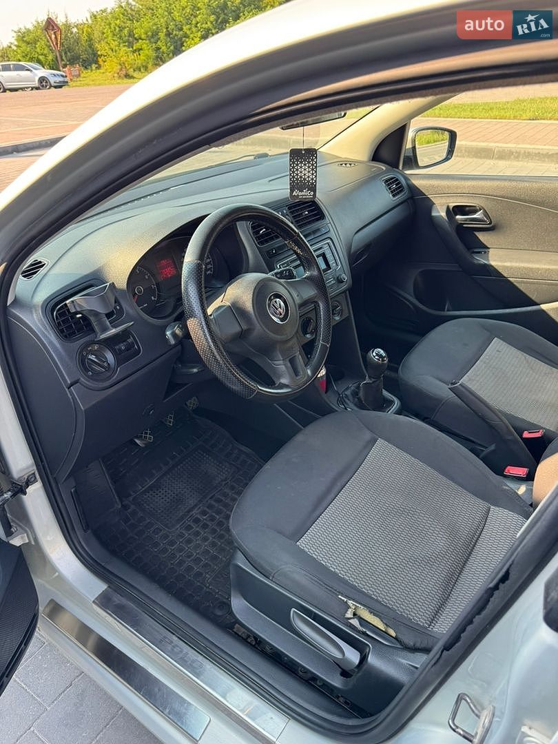 Volkswagen Polo 2012 VIN XW8ZZZ61ZDG020612 фото оголошення 28 з 37