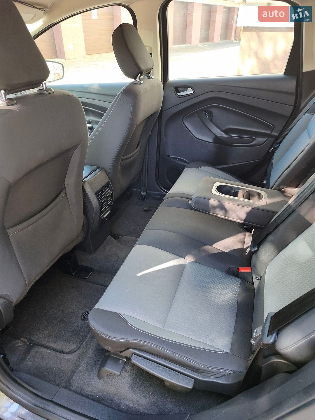 Ford C-Max 2018 VIN 1FADP5AU9JL104911 фото оголошення 19 з 33