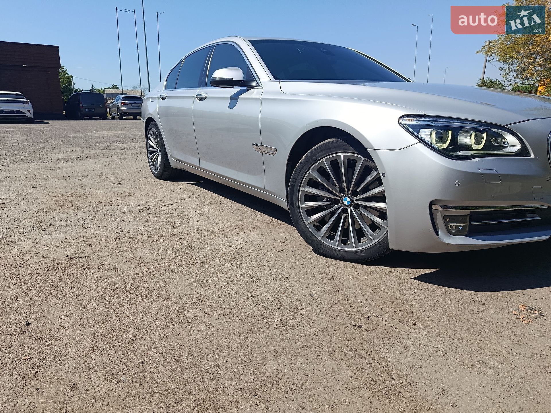 BMW 7 Series 2014 VIN WBAYC4107FDZ77490 фото оголошення 3 з 44