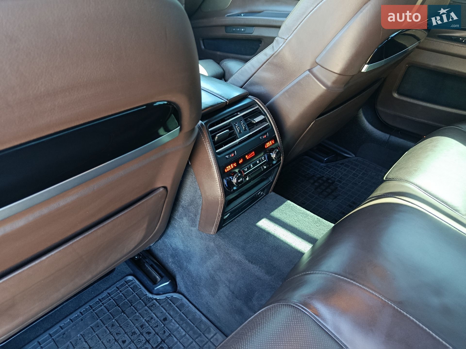 BMW 7 Series 2014 VIN WBAYC4107FDZ77490 фото оголошення 18 з 44