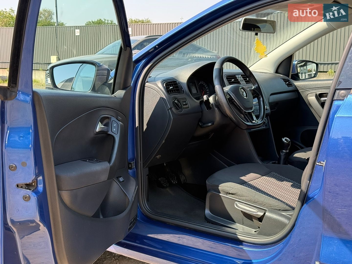 Volkswagen Polo 2018 VIN XW8ZZZ61ZJG066223 фото оголошення 17 з 50
