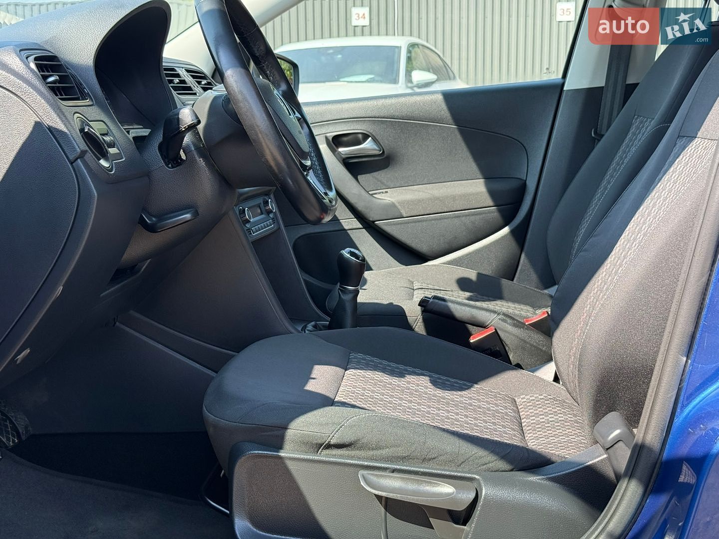 Volkswagen Polo 2018 VIN XW8ZZZ61ZJG066223 фото оголошення 18 з 50