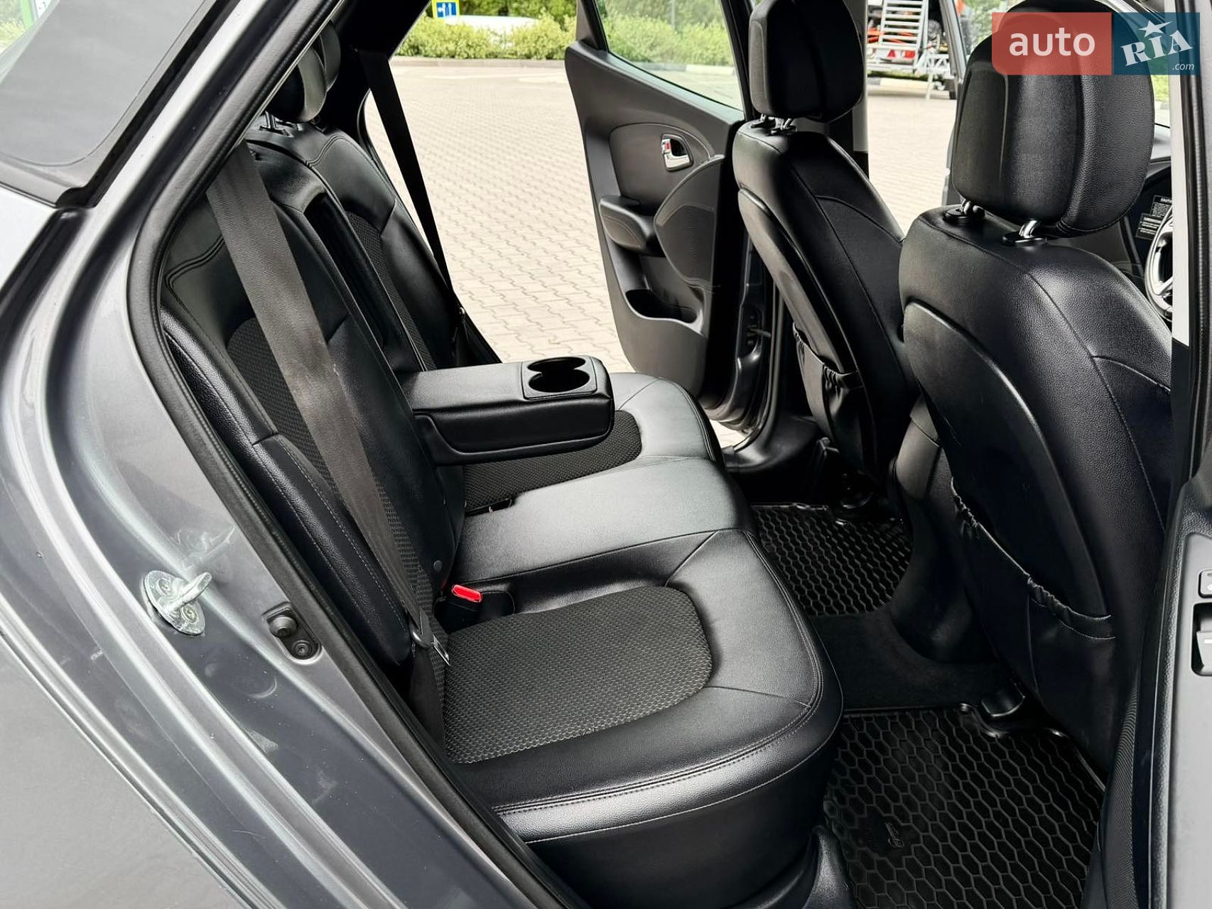 Hyundai ix35 2011 VIN TMAJU81UACJ230584 фото оголошення 2 з 53