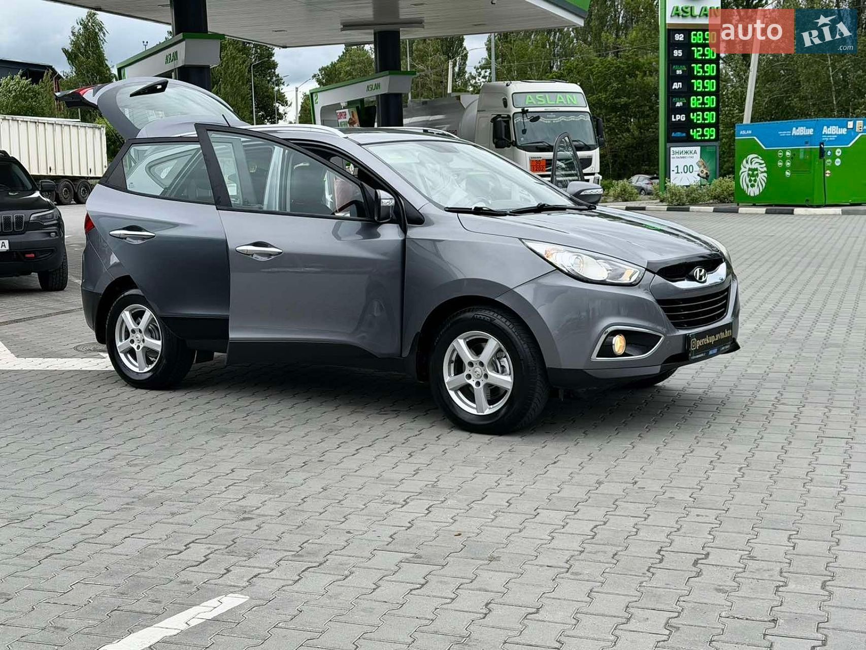 Hyundai ix35 2011 VIN TMAJU81UACJ230584 фото оголошення 2 з 77