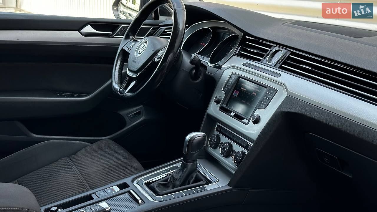 Volkswagen Passat 2016 VIN WVWZZZ3CZHE060704 фото оголошення 17 з 29