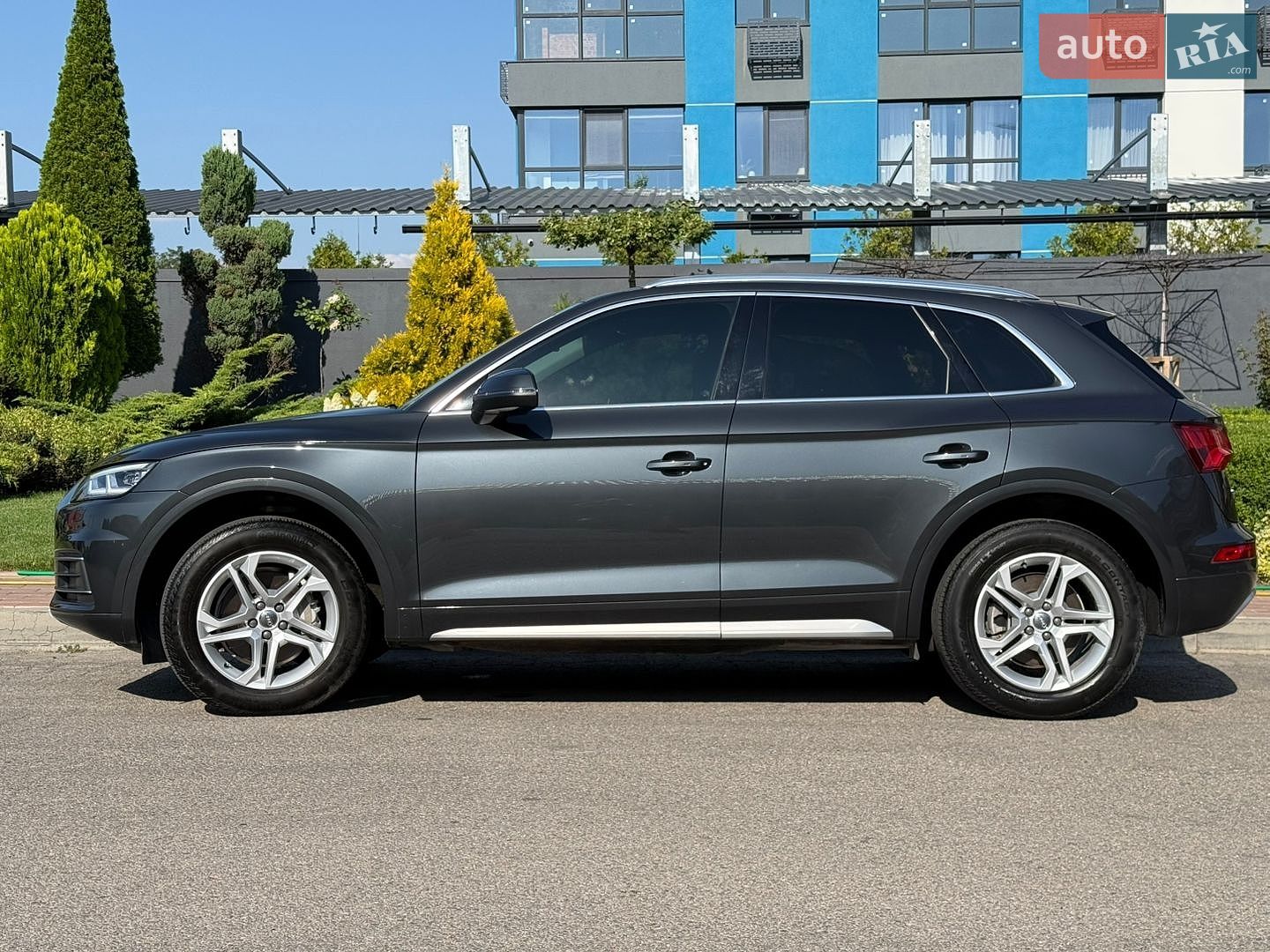 Audi Q5 2019 VIN WA1ANAFY8K2053216 фото оголошення 3 з 15