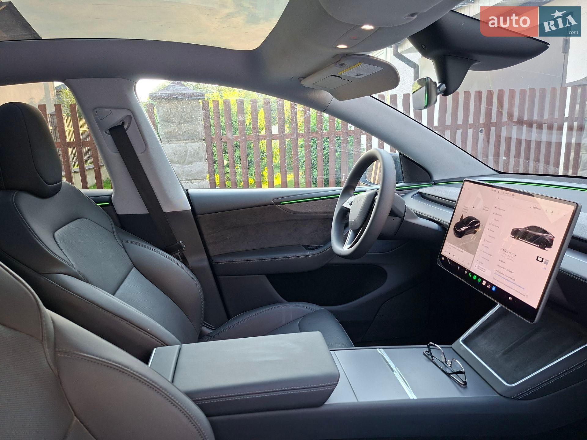 Tesla Model Y 2025 VIN 7SAYGDEE3TF446601 фото оголошення 8 з 18