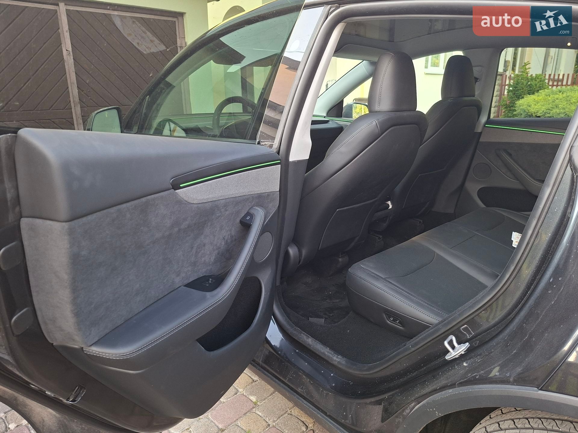 Tesla Model Y 2025 VIN 7SAYGDEE3TF446601 фото оголошення 9 з 18